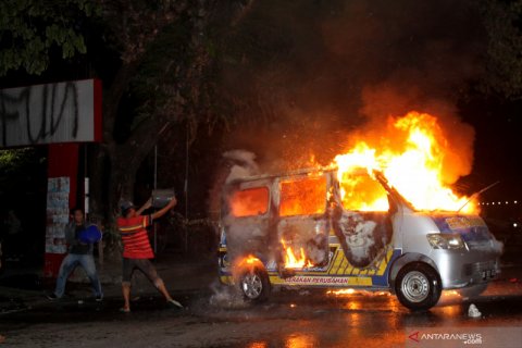 Aksi tolak UU Cipta Kerja di Makassar berakhir ricuh