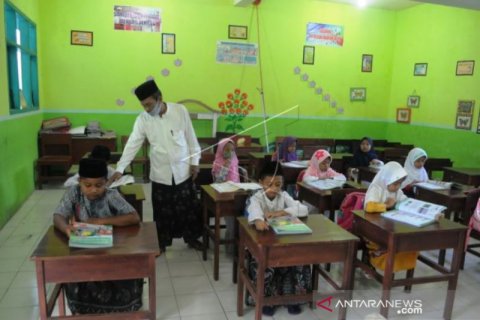 Sambut Hari Santri Gunakan Busana Muslim