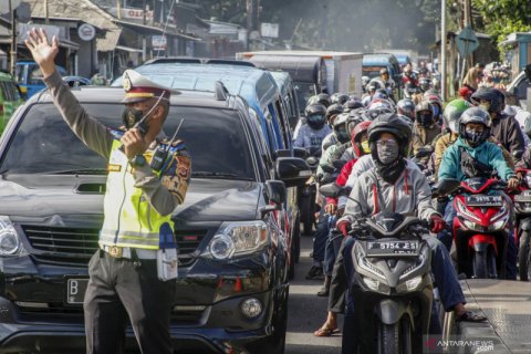 Kepadatan jalur Puncak pada libur panjang hari keempat