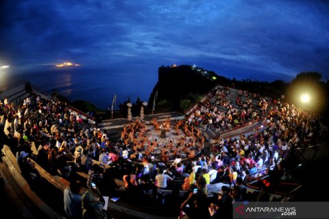 Tari Kecak Uluwatu pentas kembali