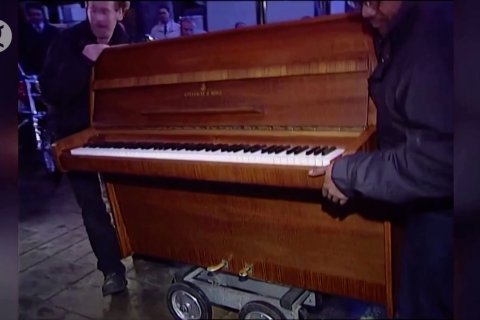 Piano John Lennon dipamerkan di Liverpool, rayakan ultah ke-80