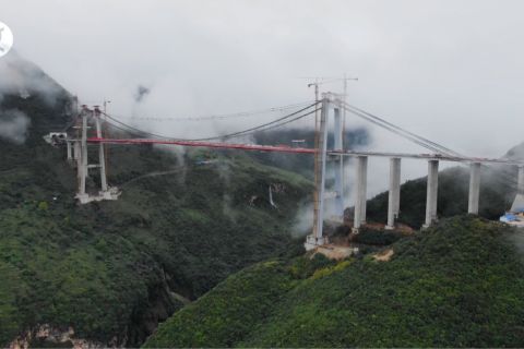 Struktur utama jembatan besar baru China berhasil tersambung