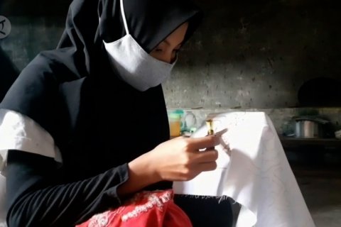 Memaknai Hari batik Nasional dengan mengenalkan batik tulis ke pelajar paket c
