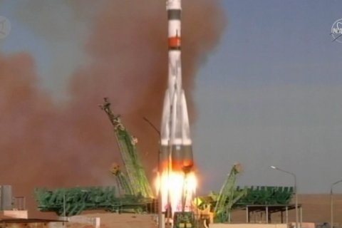 Satu astronot AS dan dua astronot Rusia lepas landas ke ISS