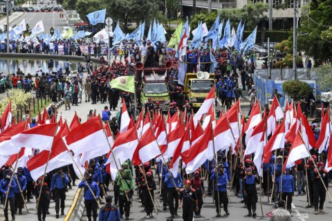 Aksi buruh tolak Omnibus Law