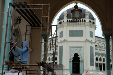 Perawatan rutin Masjid Al Mashun, ikon Kota Medan