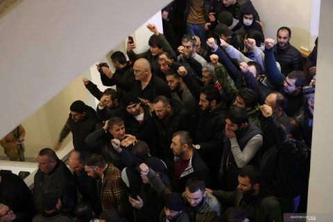 Armenia tanda tangani akhiri perang dengan Azerbaijan