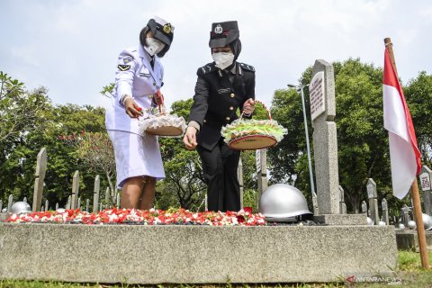 Ziarah makam pahlawan nasional di TMPU Kalibata