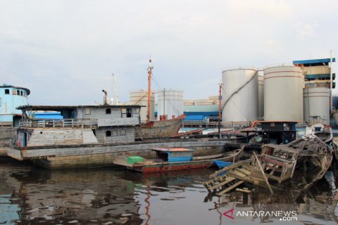 (FOTO) Bangkai Kapal di Pelabuhan