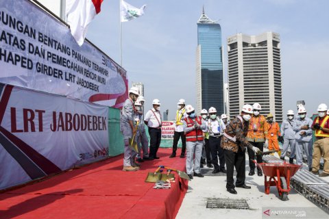 Pembangunan jembatan bentang panjang LRT Jabodebek di Dukuh Atas