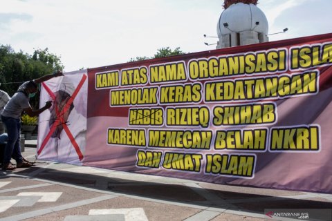 Demo tolak Habib Rizieq Shihab di Sidoardjo