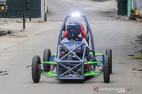 Bengkel di Bekasi mampu produksi mobil listrik dengan batere tahan lima jam