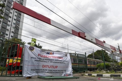 Penutupan perlintasan kereta api sebidang di Stasiun Palmerah