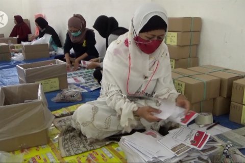 KPU Kota Banjarmasin mulai sortir dan lipat kertas suara pilkada
