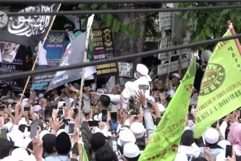Putri Rizieq Shihab dan menantu tidak penuhi panggilan polisi