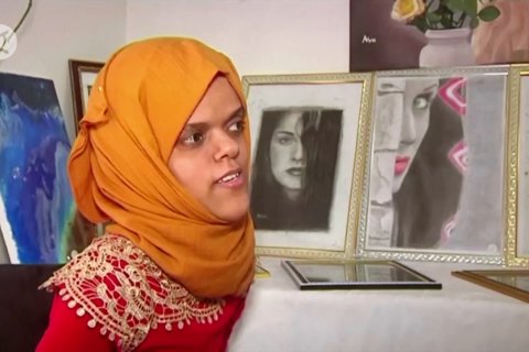 Seorang seniman Yaman yang cacat melukis dunia