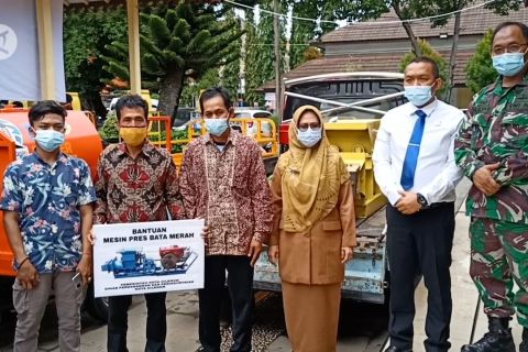 Disdagin Kota Cilegon salurkan bantuan alat produksi dorong pemulihan IKM