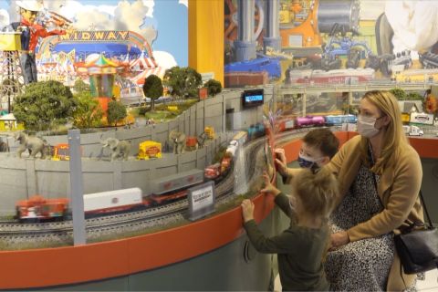 Pertunjukan Kereta Mini tahunan dibuka di Dallas, AS