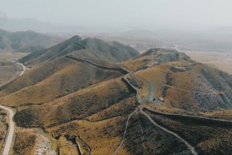 Pemandangan musim gugur di Tembok Besar Dinasti Qin