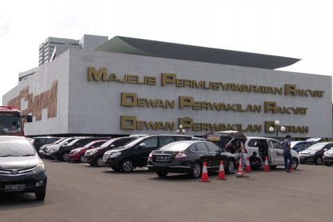 Salah ketik UU Ciptaker, Mahfud MD akan bicara dengan DPR