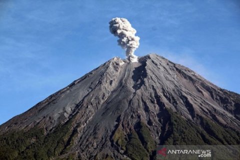 Satu orang diduga hilang saat evakuasi letusan Semeru