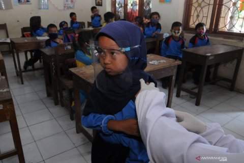 Imunisasi untuk siswa di kaki Merapi
