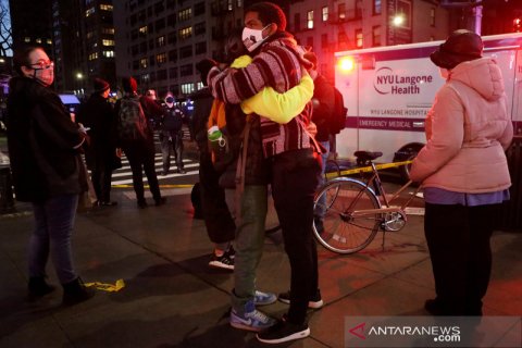 Perempuan bermobil tabraki demonstran di New York