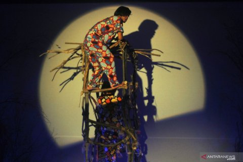 Pementasan lakon Mencabik Pekik Sunyi