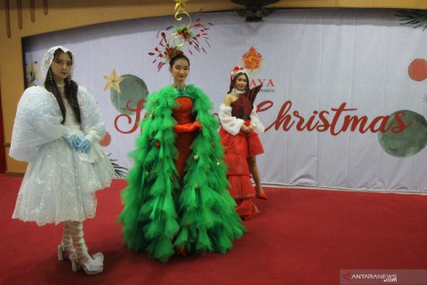 Kreasi busana untuk perayaan Natal