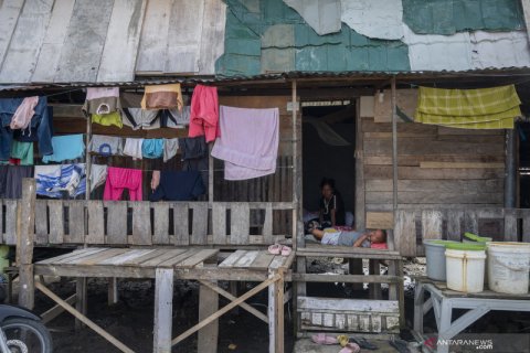 Dua tahun bertahan di hunian sementara