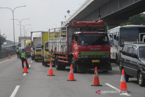 Pengalihan angkutan barang di tol Jakarta-Cikampek