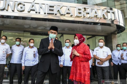 Tri Rismaharini resmi berkantor di Kementerian Sosial