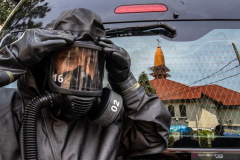 Sejumlah gereja melakukan disinfeksi untuk kenyamanan umat beribadah Natal