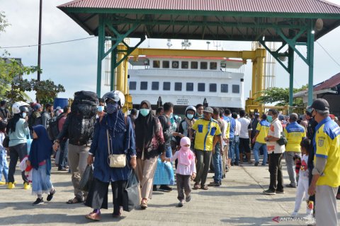 Lonjakan penumpang kapal jelang libur Nataru