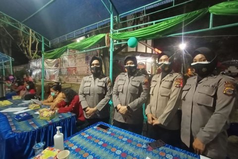 Polisi jaga ibadah malam natal di Gereja GKST Effata Palu