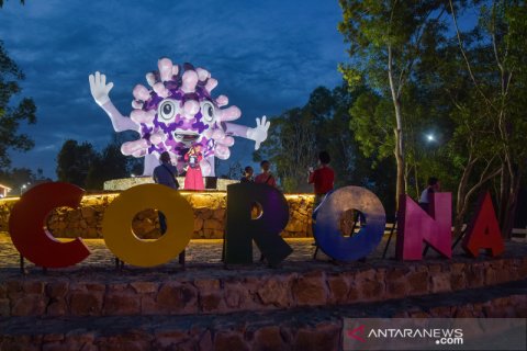 Tugu virus Corona di objek wisata Asia Farm Pekanbaru