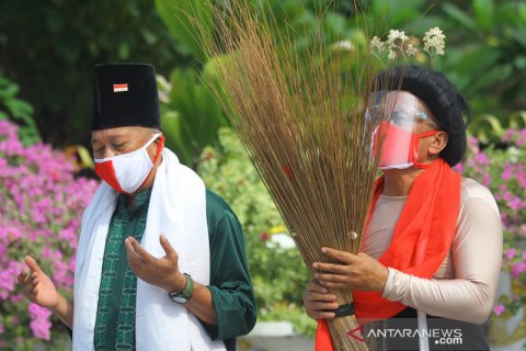 Seniman Surabaya doakan Tri Rismaharini amanah pimpin Kemensos