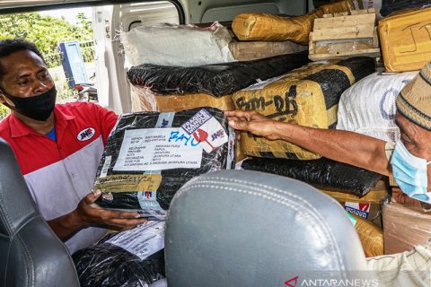 EKSPEDISI JNE BERBAGI KEBAHAGIAAN DI PAPUA