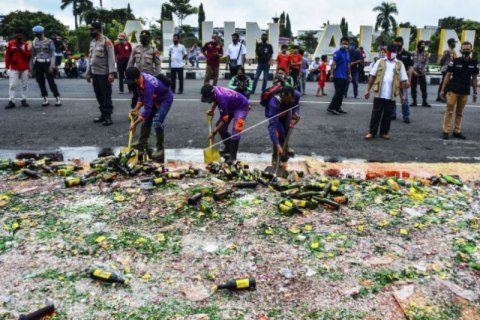 Pemusnahan Miras Jelang Perayaan Tahun Baru 2021