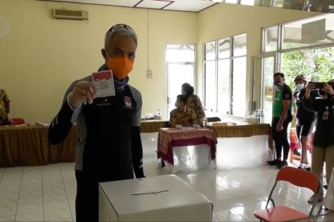 Ganjar Pranowo apresiasi penerapan prokes COVID-19 di TPS