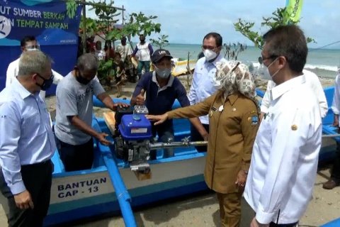 Bupati Serang ajak industri tingkatkan ekonomi nelayan di masa pandemi