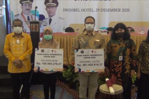 Pelaku usaha pariwisata di Ambon terima BLT dari Kemenpar