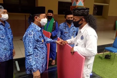 Disbudpar Tangerang salurkan bantuan ke penggiat budaya seni silat beksi