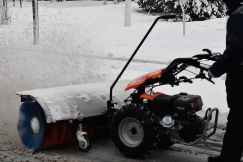 Alat pembersih salju jadi ujung tombak hadapi cuaca musim dingin di China