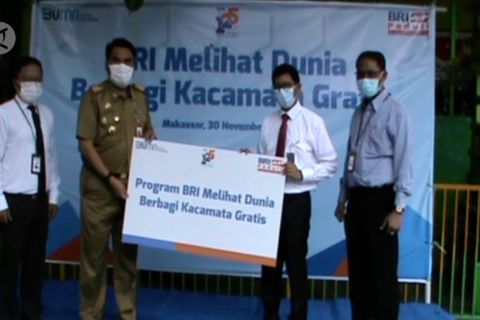 Kanwil BRI Makassar berbagi kacamata gratis