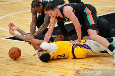 NBA : Anthony Davis cetak 34 poin bawa LA Lakers pecundangi Spurs