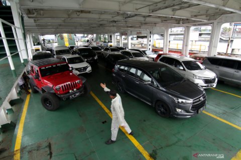 Arus balik libur Natal dan Tahun Baru di Pelabuhan Ketapang