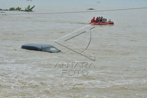 Banjir akibat tanggul jebol di Kudus