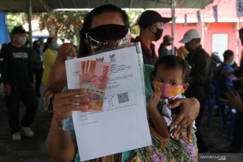 Penyaluran BST di Surabaya