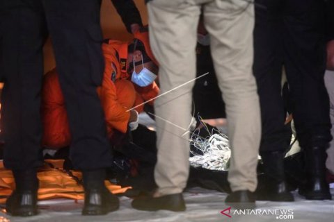 Pemeriksaan Benda Diduga Serpihan Sriwijaya Air